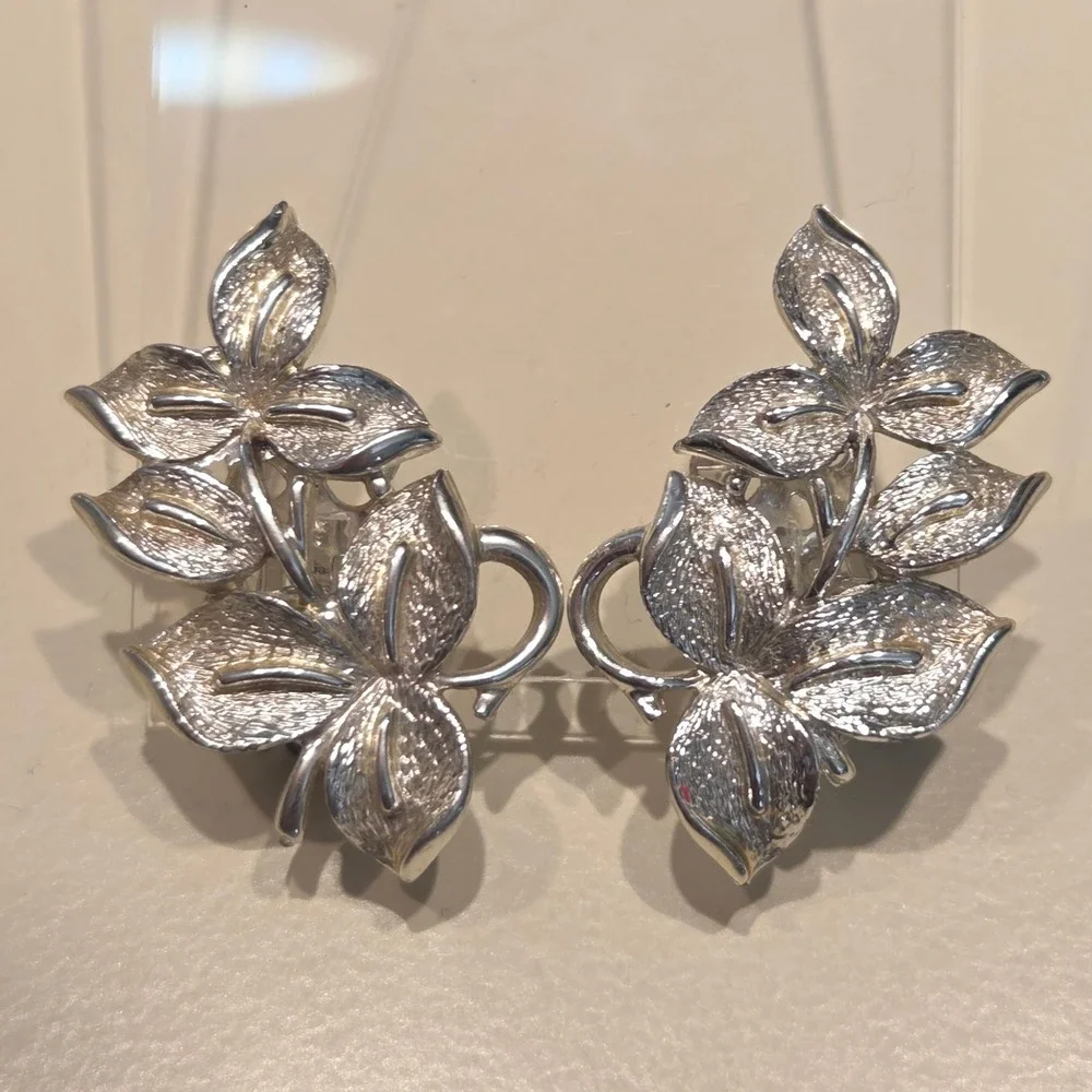 Vintage CORO Signed Silver Tone Floral Leaves‎ Nature Clip On Climber Earrings